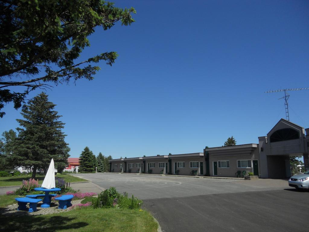 Motel Normandie Louiseville ภายนอก รูปภาพ