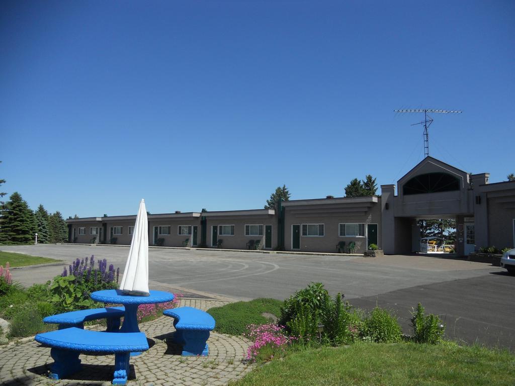 Motel Normandie Louiseville ภายนอก รูปภาพ