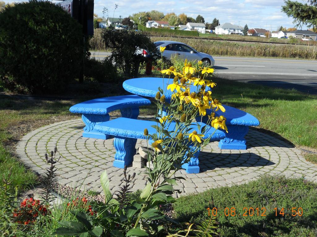 Motel Normandie Louiseville ภายนอก รูปภาพ