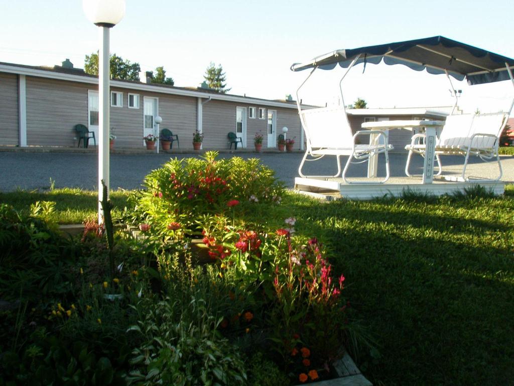 Motel Normandie Louiseville ภายนอก รูปภาพ
