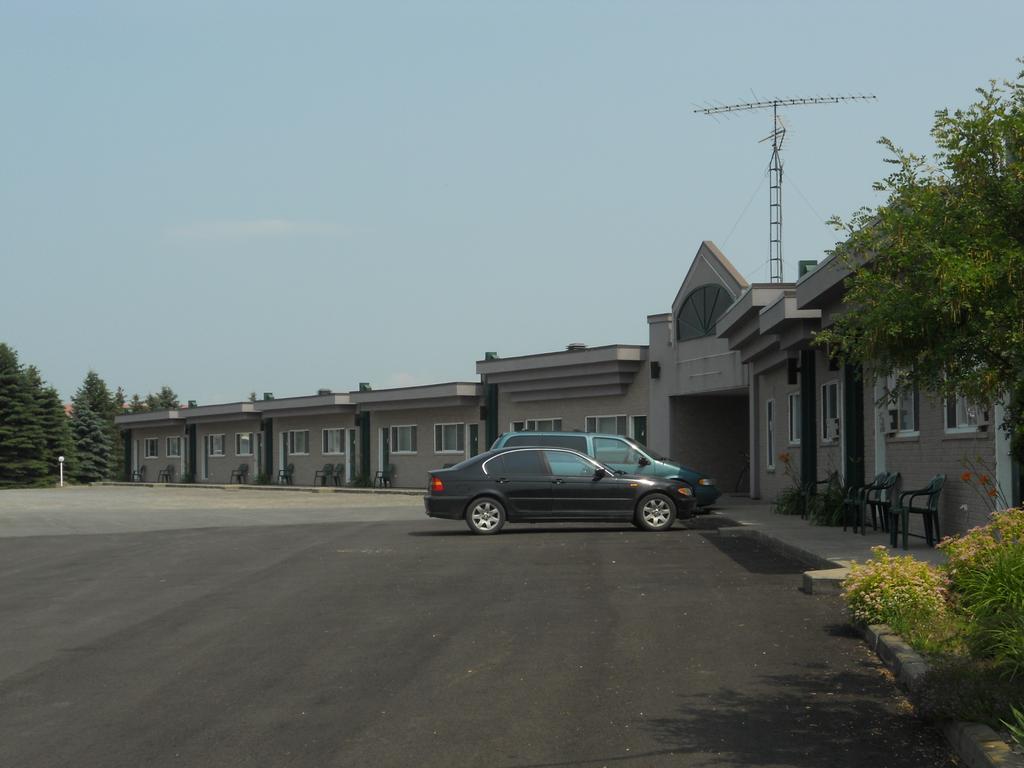 Motel Normandie Louiseville ภายนอก รูปภาพ