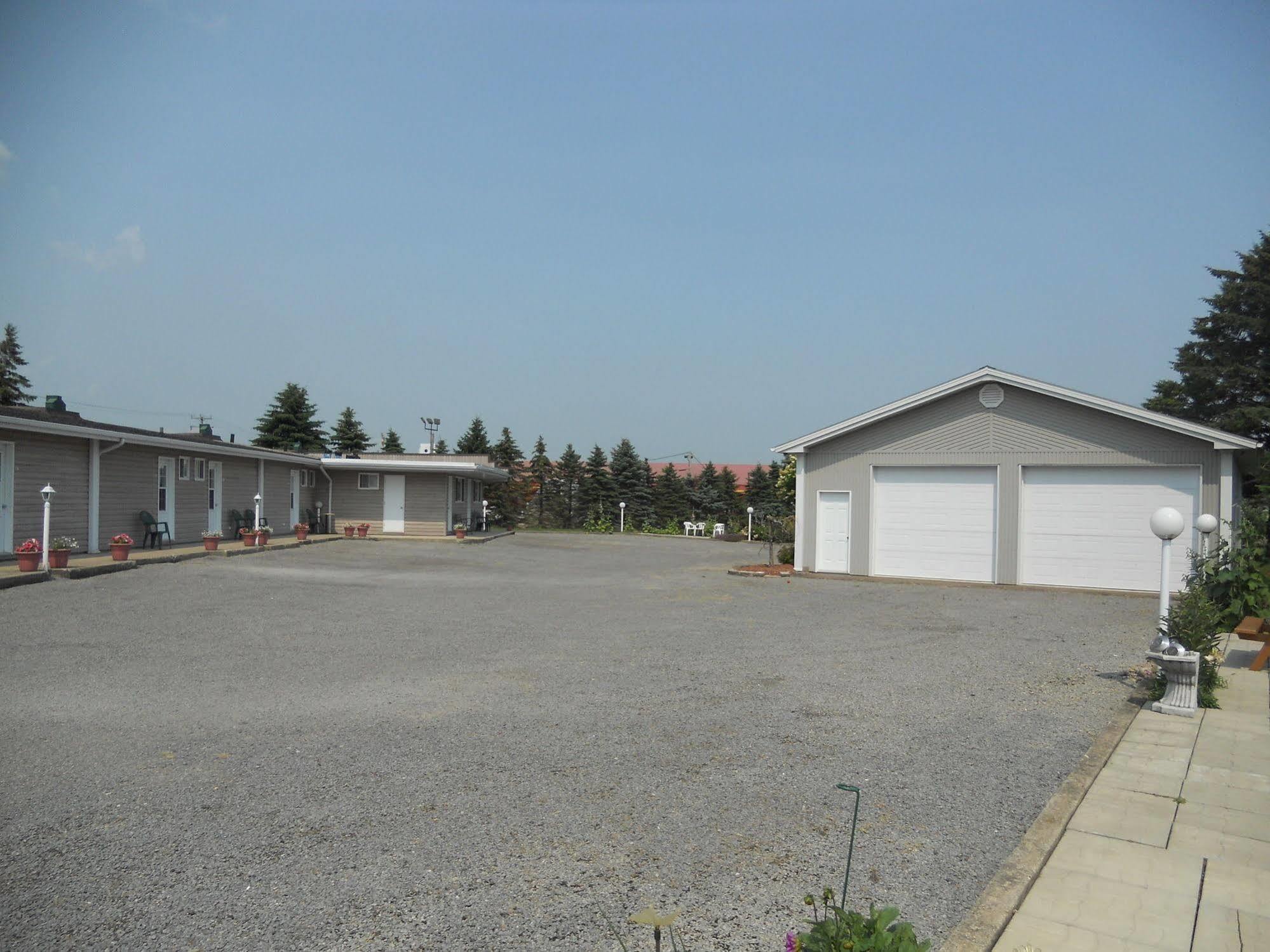 Motel Normandie Louiseville ภายนอก รูปภาพ