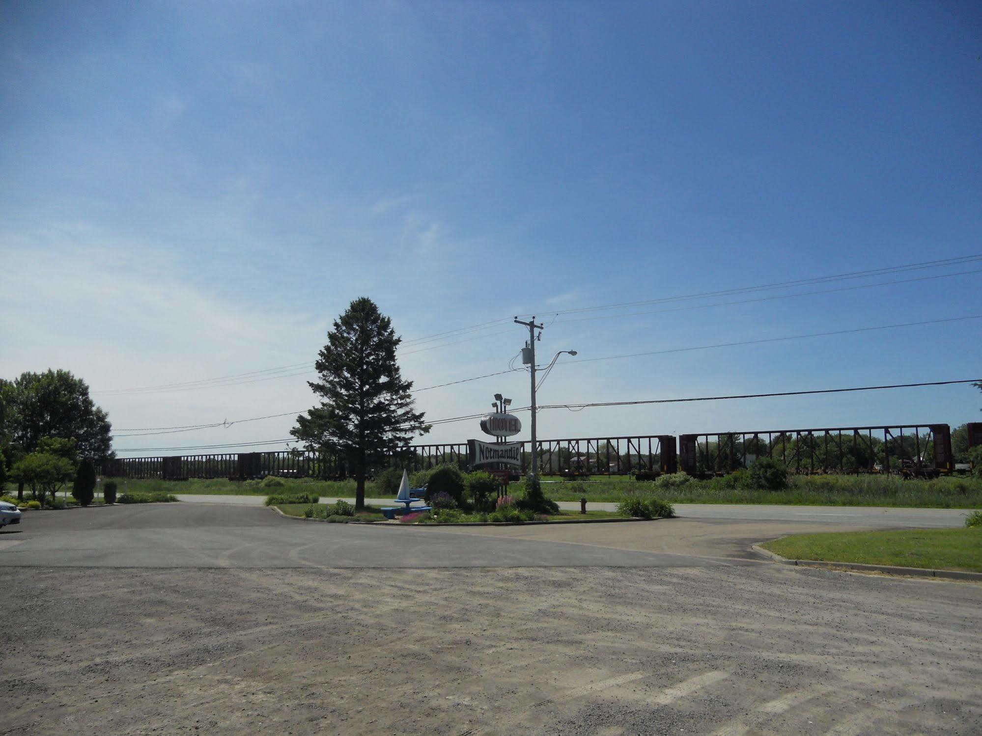 Motel Normandie Louiseville ภายนอก รูปภาพ