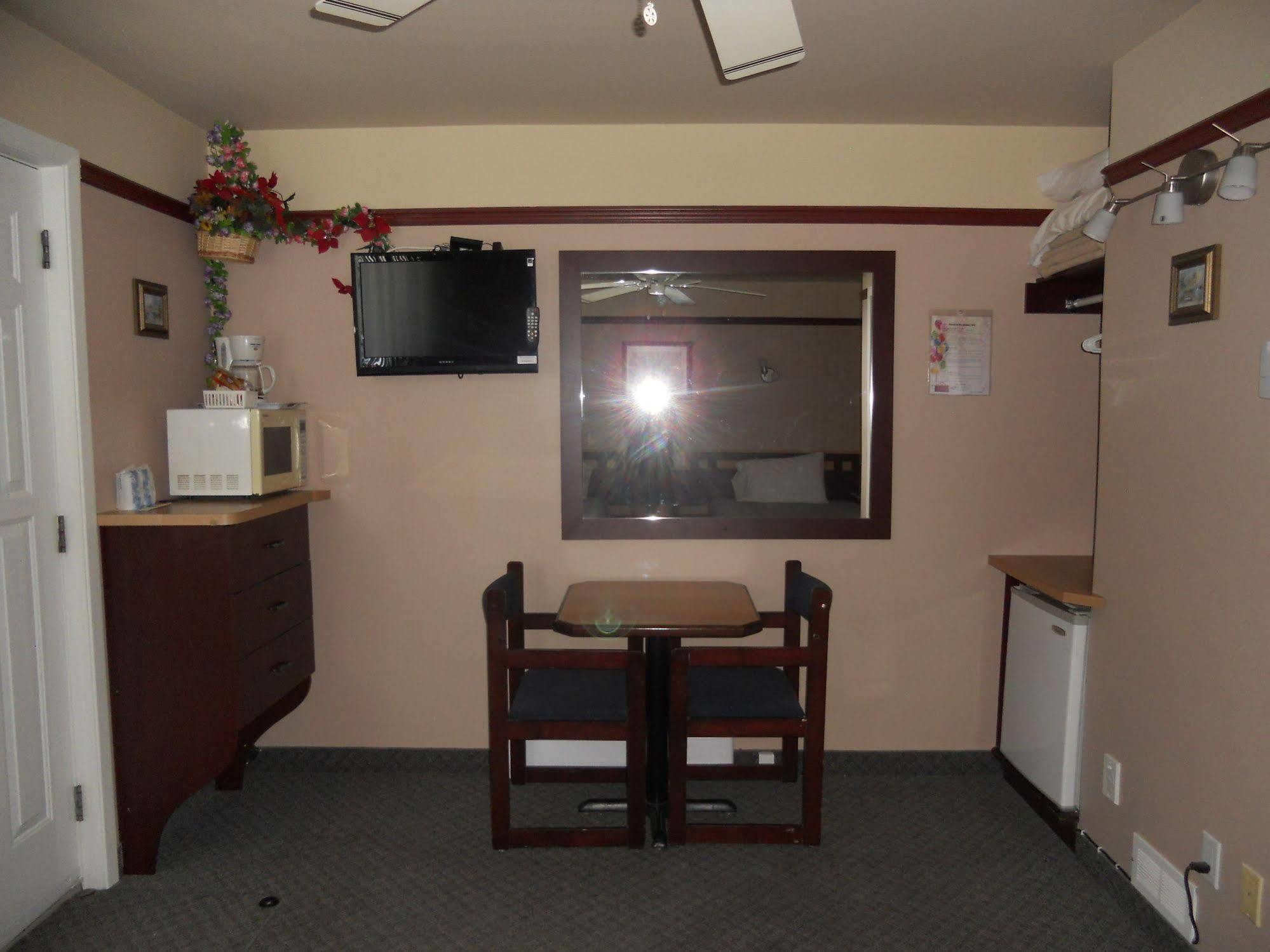 Motel Normandie Louiseville ภายนอก รูปภาพ