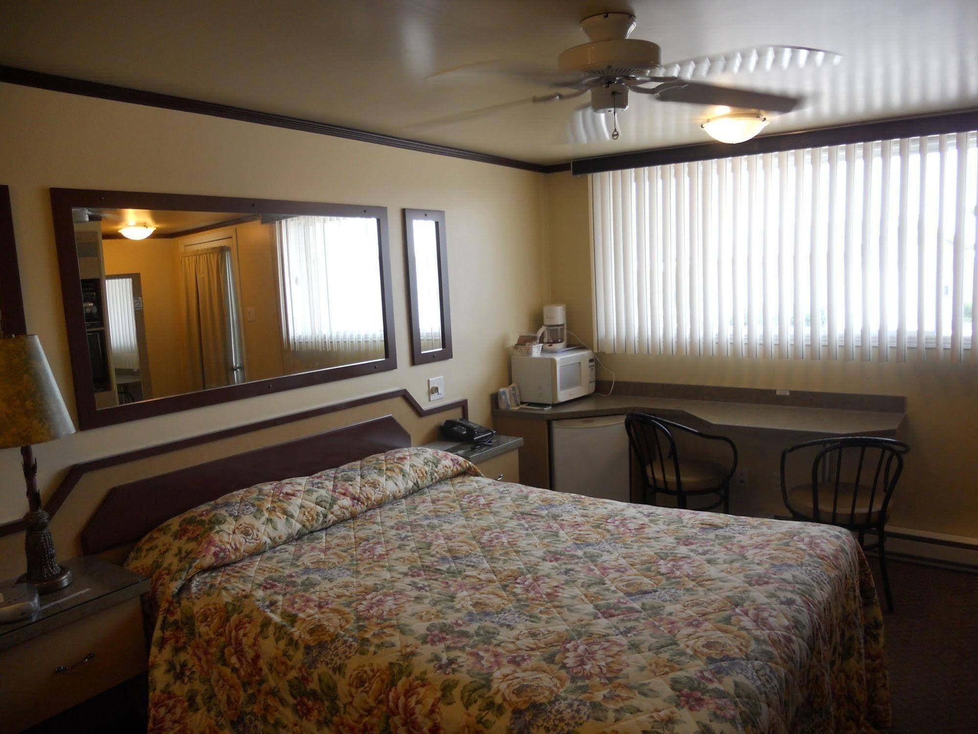 Motel Normandie Louiseville ภายนอก รูปภาพ
