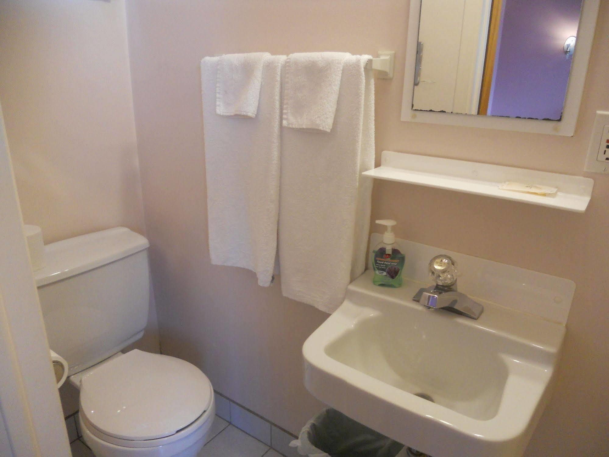 Motel Normandie Louiseville ภายนอก รูปภาพ