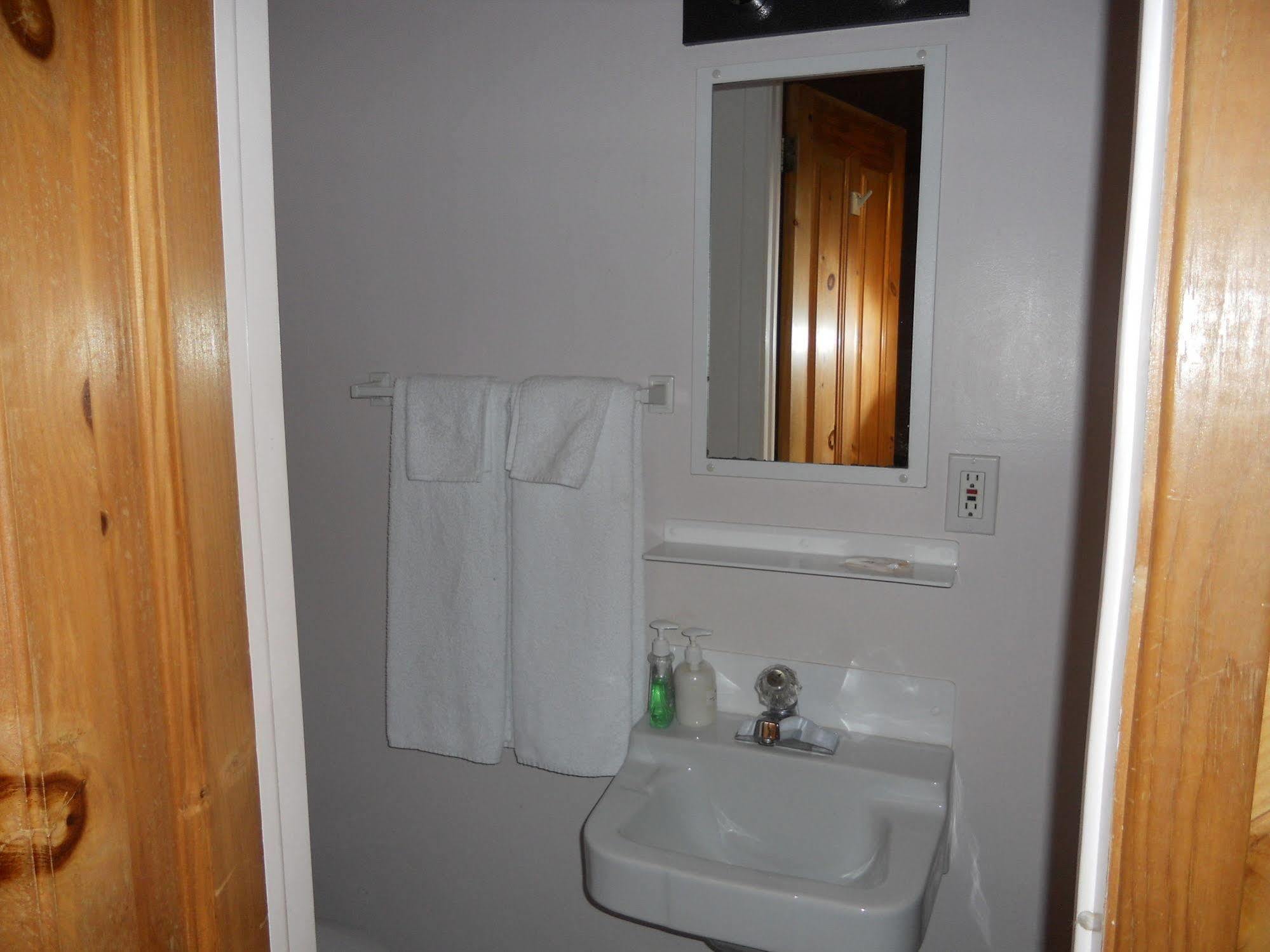 Motel Normandie Louiseville ภายนอก รูปภาพ