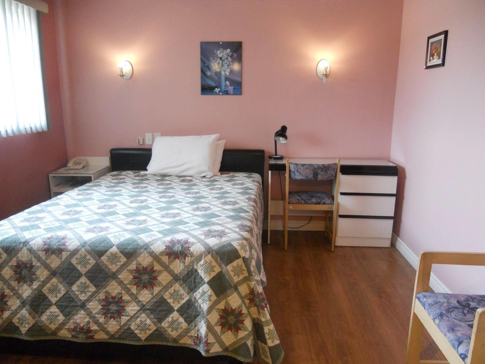 Motel Normandie Louiseville ภายนอก รูปภาพ
