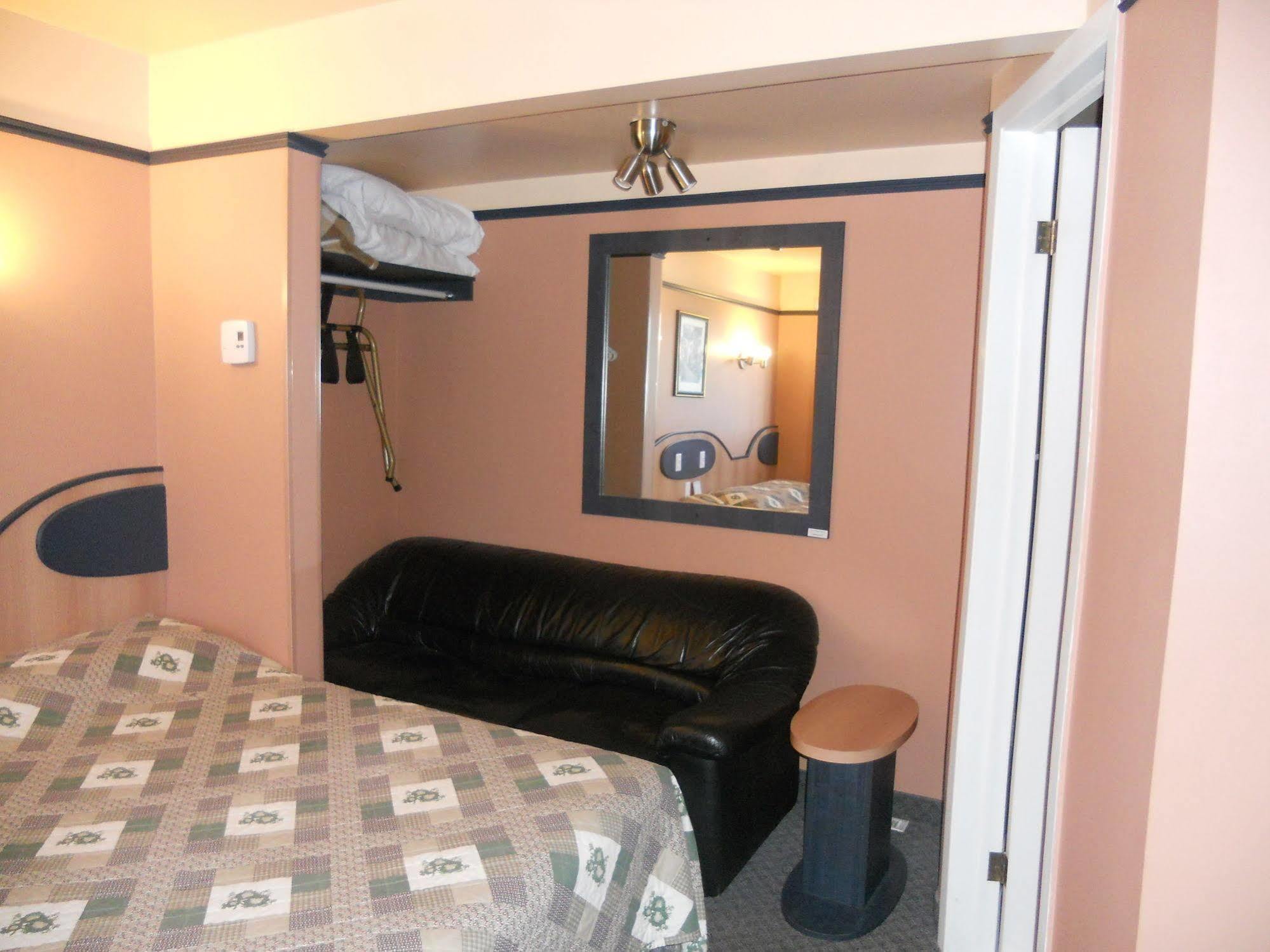 Motel Normandie Louiseville ภายนอก รูปภาพ