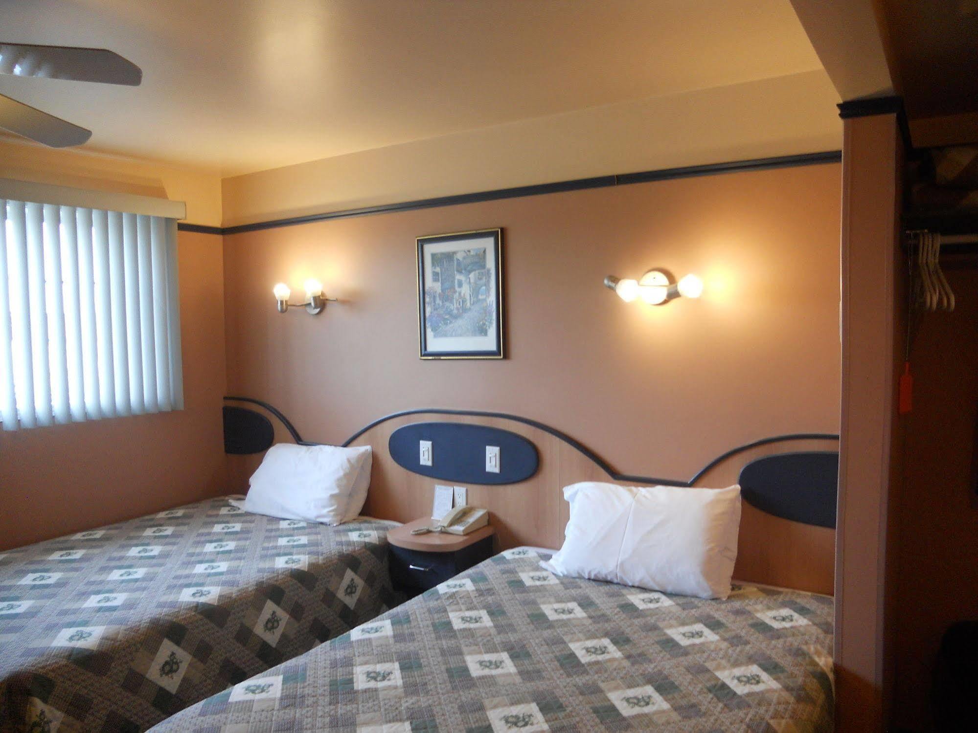 Motel Normandie Louiseville ภายนอก รูปภาพ